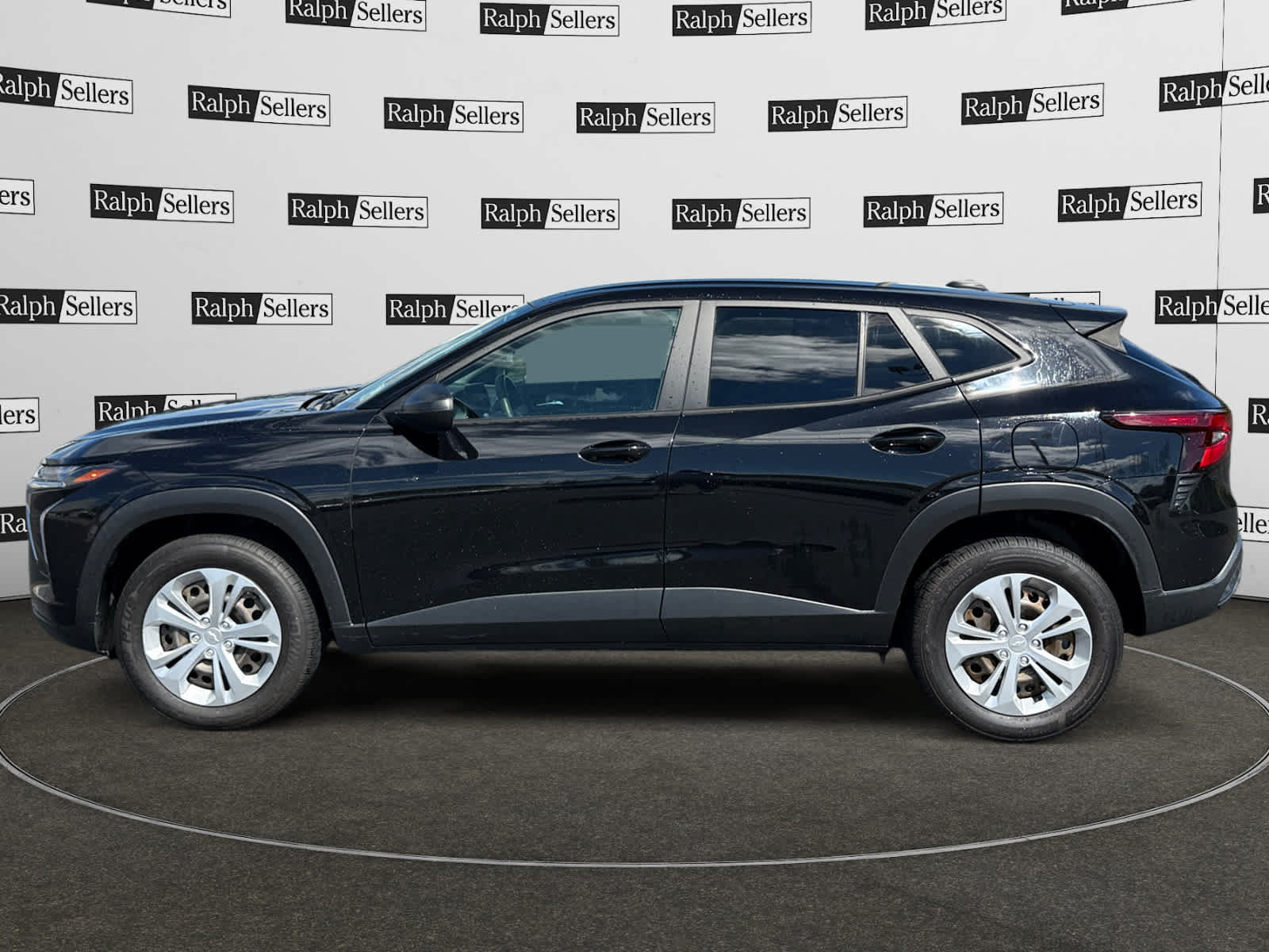 Used 2024 Chevrolet Trax LS w/ Driver Confidence Package FWD image 3