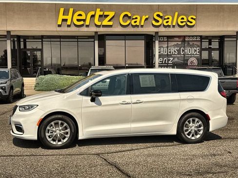 Used 2026 Chrysler Pacifica Limited FWD image 1