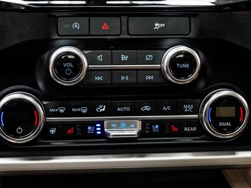 Used 2024 Ford Expedition Limited image 22