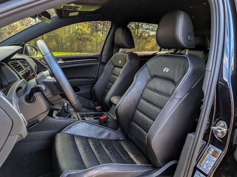 Used 2018 Volkswagen Golf R 4-Door AWD/4WD image 15