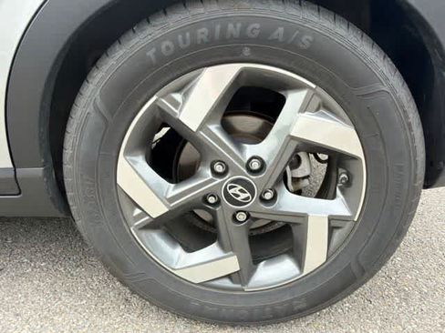 Used 2024 Hyundai Venue SEL FWD image 15