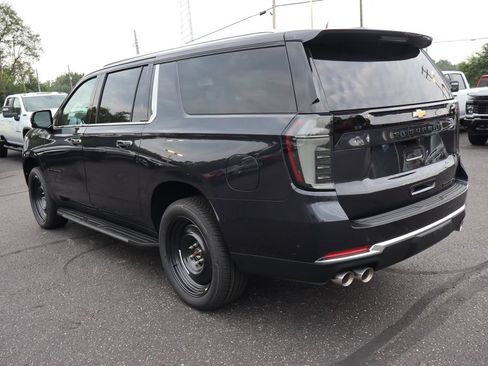 New 2026 Chevrolet Suburban Premier AWD/4WD image 3