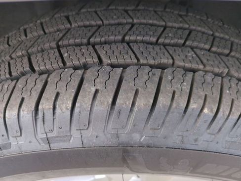 Used 2022 Chevrolet Suburban LT image 11