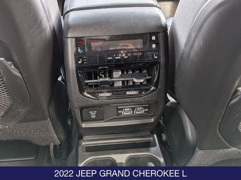Used 2022 Jeep Grand Cherokee L Limited image 12