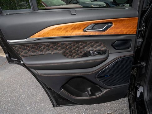 Used 2022 Jeep Grand Cherokee Summit image 12