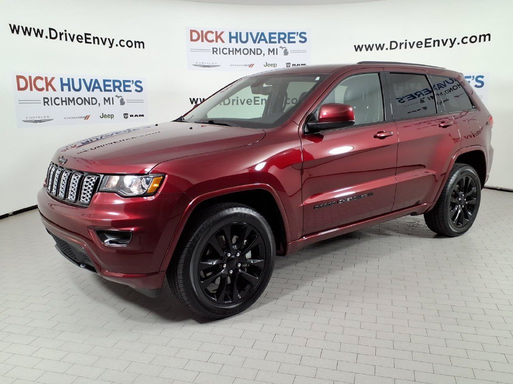 Used 2022 Jeep Grand Cherokee Laredo X AWD/4WD image 1