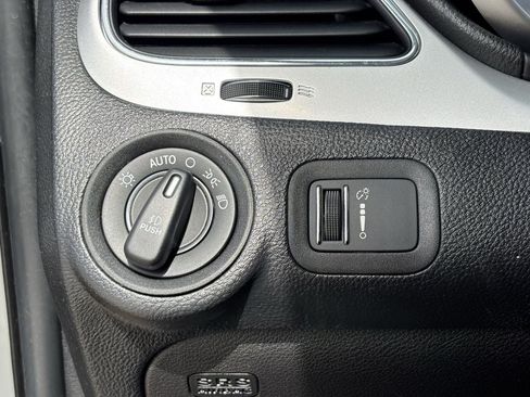 Used 2019 Dodge Journey SE FWD image 29