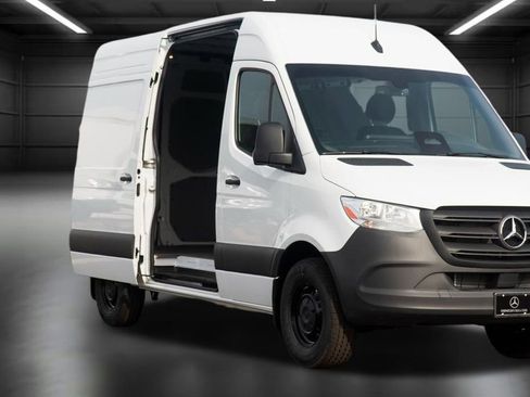 Used 2025 Mercedes-Benz Sprinter 2500 image 7