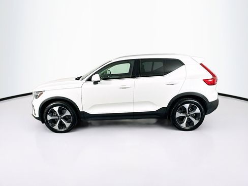 Used 2025 Volvo XC40 B5 Plus AWD/4WD image 4