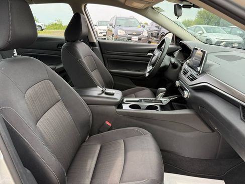 Used 2024 Nissan Altima 2.5 SV FWD image 40