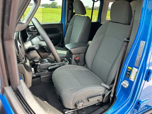 Used 2024 Jeep Wrangler Unlimited Sport AWD/4WD image 11