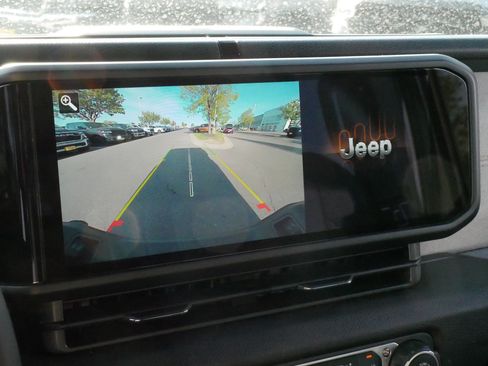 Used 2025 Jeep Gladiator Sport AWD/4WD image 29