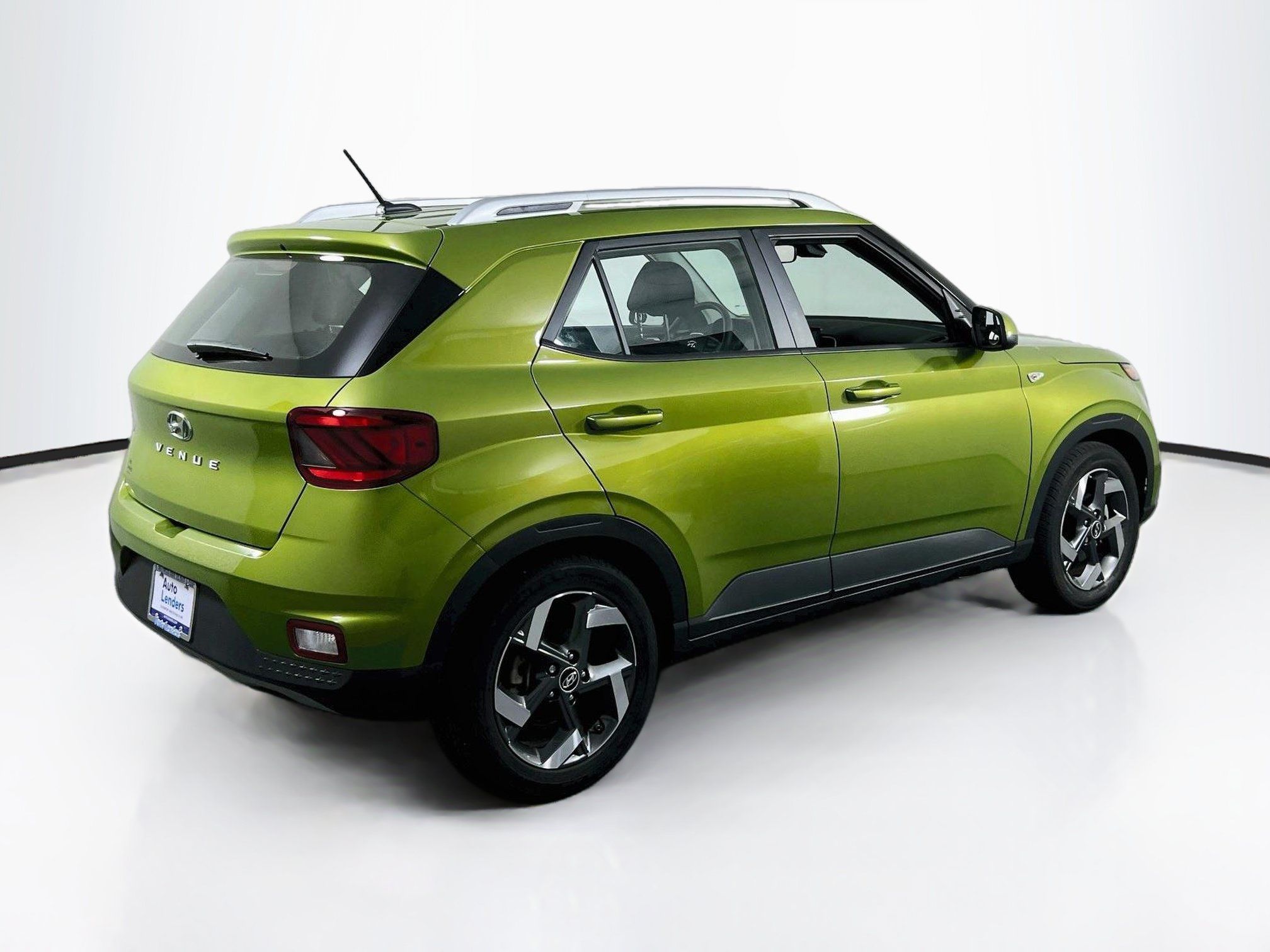 Used 2023 Hyundai Venue SEL FWD image 5