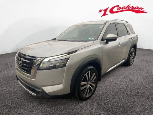 Used 2022 Nissan Pathfinder Platinum image 3