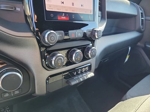 New 2026 RAM 1500 Express AWD/4WD image 18