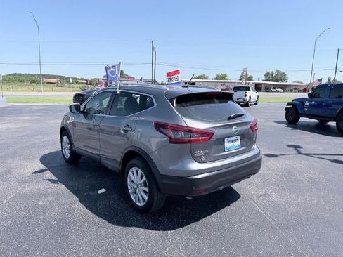 Used 2020 Nissan Rogue Sport SV FWD image 3