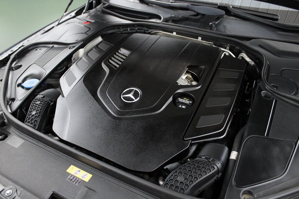 Used 2018 Mercedes-Benz S 560 Sedan image 43
