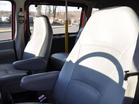 Used 2005 Ford E-350 and Econoline 350 XL image 28