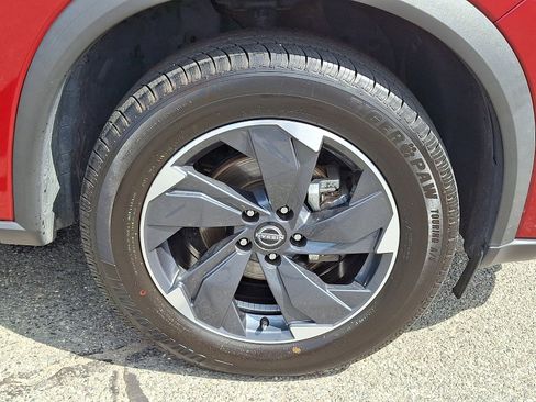 Used 2025 Nissan Rogue SV AWD/4WD image 9