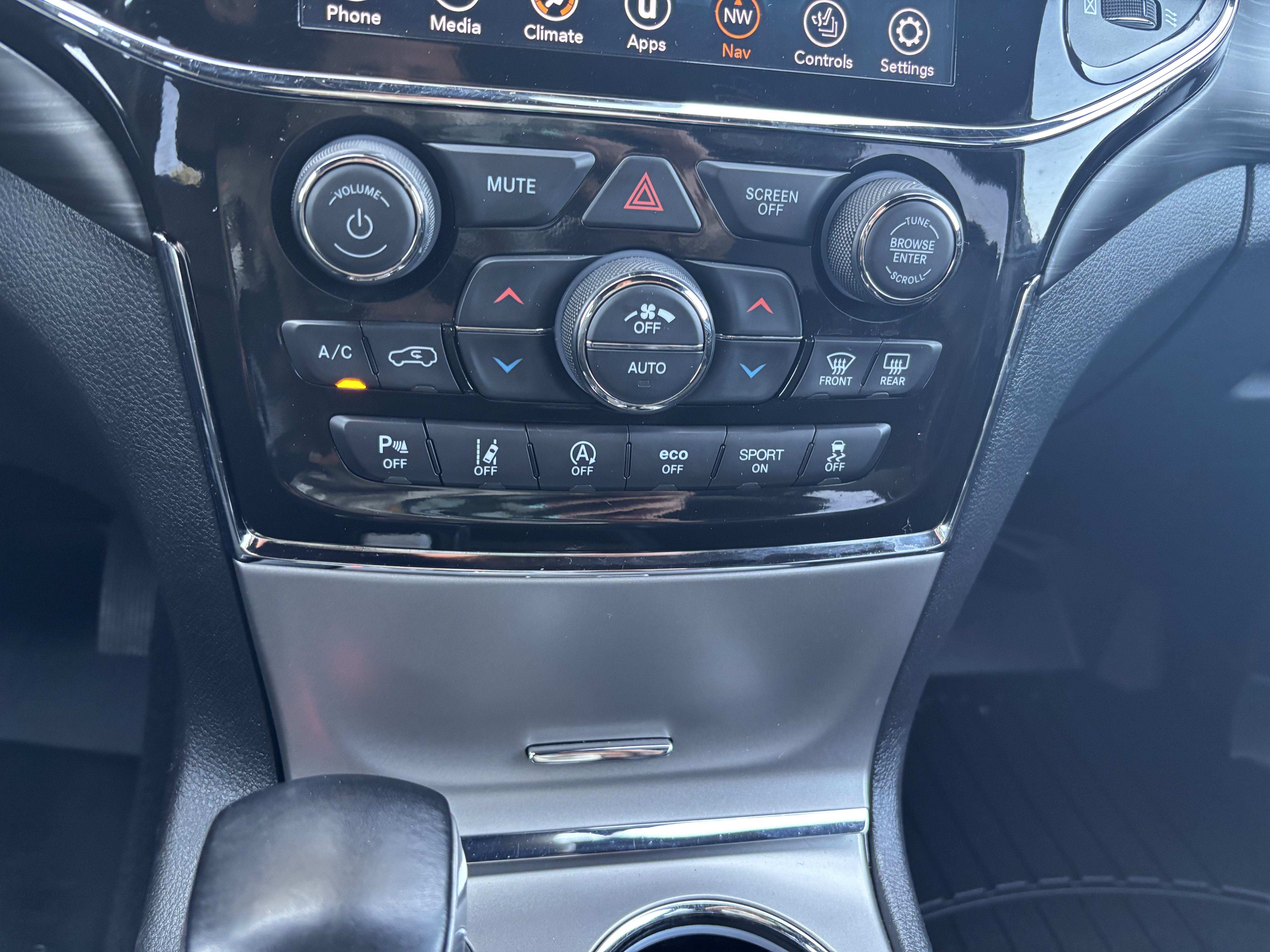 Used 2021 Jeep Grand Cherokee Laredo X AWD/4WD image 20