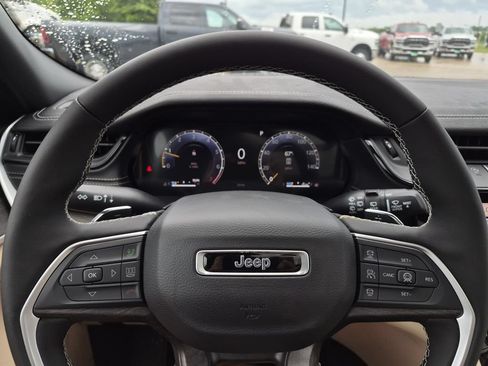 New 2026 Jeep Grand Cherokee L Limited w/ Luxury Tech Group II RWD image 20