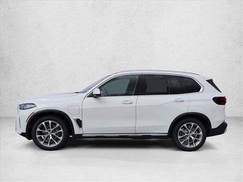 Used 2026 BMW X5 xDrive50e w/ Premium Package AWD/4WD image 9
