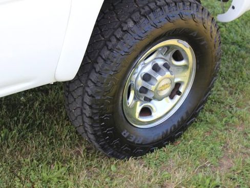 Used 2004 Chevrolet Silverado 2500 LS w/ Heavy-Duty Power Package image 19