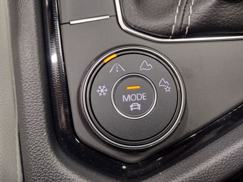 New 2025 Volkswagen Taos SE image 30