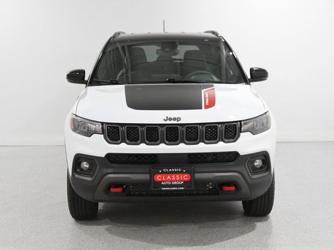 Used 2023 Jeep Compass Trailhawk image 2