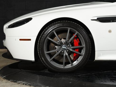 Used 2015 Aston Martin V8 Vantage GT RWD image 30
