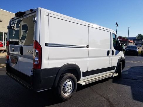 Used 2025 RAM ProMaster 2500 w/ U-Haul Equipment Group FWD image 8