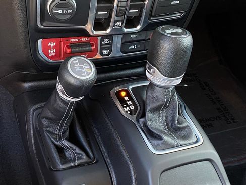 Used 2024 Jeep Wrangler Unlimited Rubicon 4xe AWD/4WD image 22