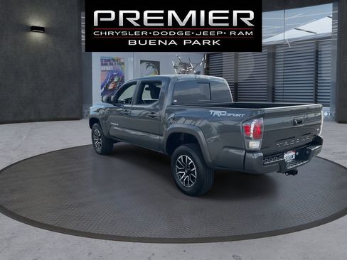 Used 2022 Toyota Tacoma TRD Sport w/ Technology Package RWD image 6