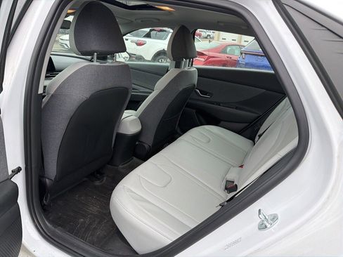 Certified 2022 Hyundai Elantra Limited image 17