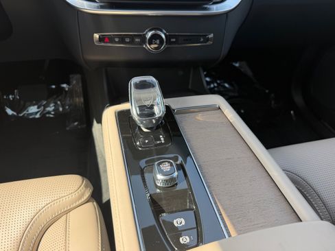 Certified 2026 Volvo XC90 T8 Ultra w/ Protection Package AWD/4WD image 16