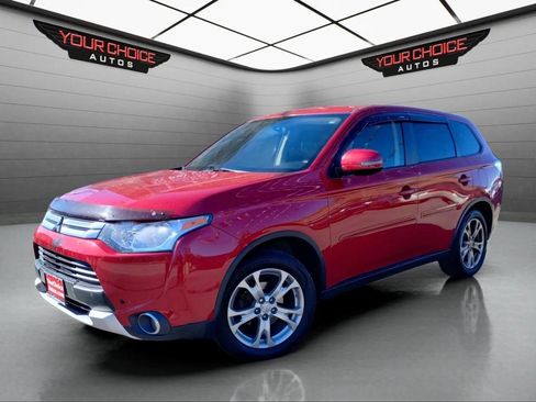 Used 2015 Mitsubishi Outlander SE image 1