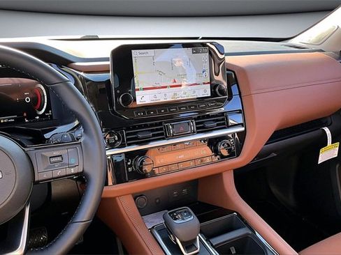 New 2025 Nissan Pathfinder Platinum image 6