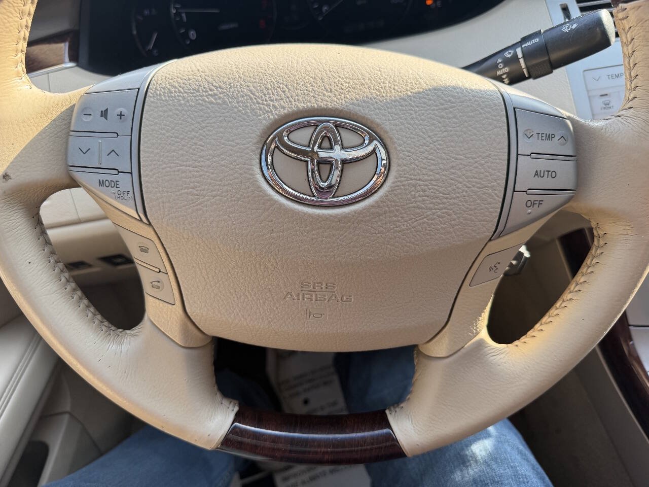 Used 2009 Toyota Avalon Limited FWD image 12