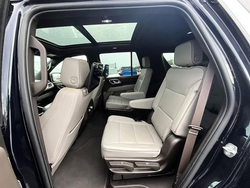 Used 2023 GMC Yukon SLT w/ SLT Premium Package AWD/4WD image 29