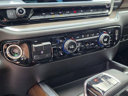 Used 2022 Chevrolet Silverado 1500 High Country image 39