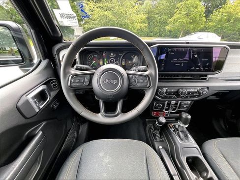 Used 2024 Jeep Wrangler Unlimited AWD/4WD image 17