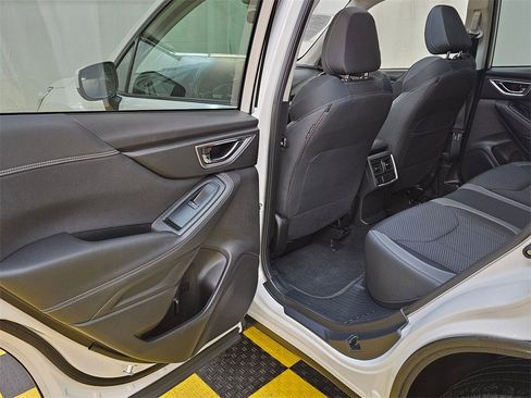 Used 2021 Subaru Forester Premium image 15