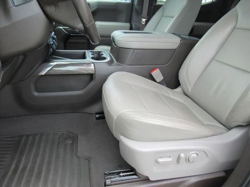 Used 2020 Chevrolet Silverado 1500 LTZ w/ LTZ Premium Package image 15