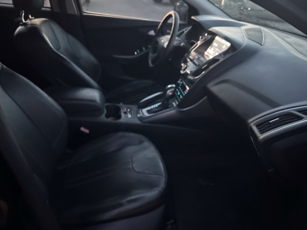 Used 2012 Ford Focus Titanium FWD image 19