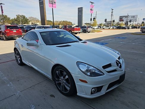 Used 2011 Mercedes-Benz SLK 300 image 3