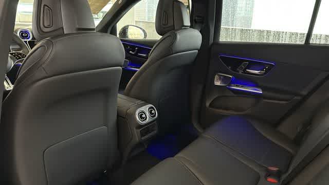 Used 2025 Mercedes-Benz GLC 300 4MATIC image 29