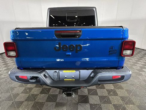 Used 2021 Jeep Gladiator Sport AWD/4WD image 4