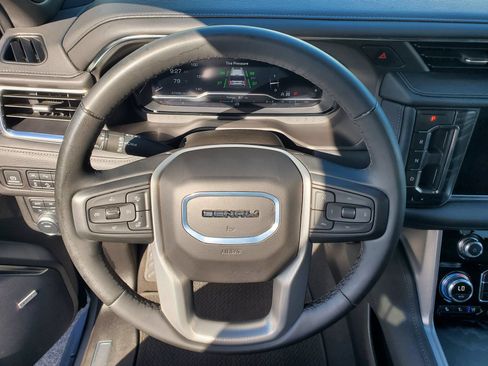Used 2024 GMC Yukon Denali AWD/4WD image 23