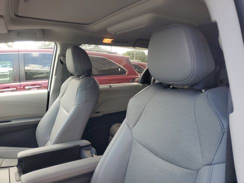 Certified 2024 Toyota Sienna Limited image 14