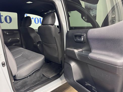 Used 2019 Toyota Tacoma TRD Sport w/ Technology Package AWD/4WD image 17